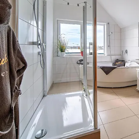 Tolle In Mit Whirlpool Und Seeblick *
