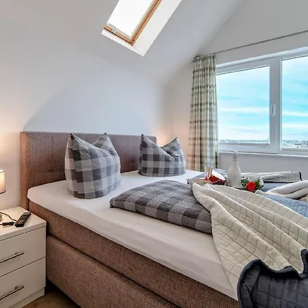 Tolle In Mit Whirlpool Und Seeblick Apartment